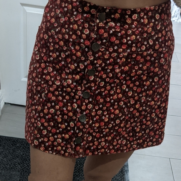 Vintage style floral mini skirt - Picture 3 of 4